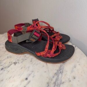 Chaco Sandals Size 6 pink orange Adjustable Straps MAKE ME AN OFFER!